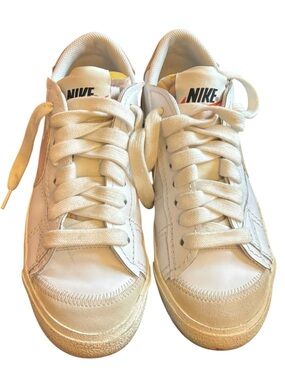 Nike White Low-Top Sneakers with Black Swoosh